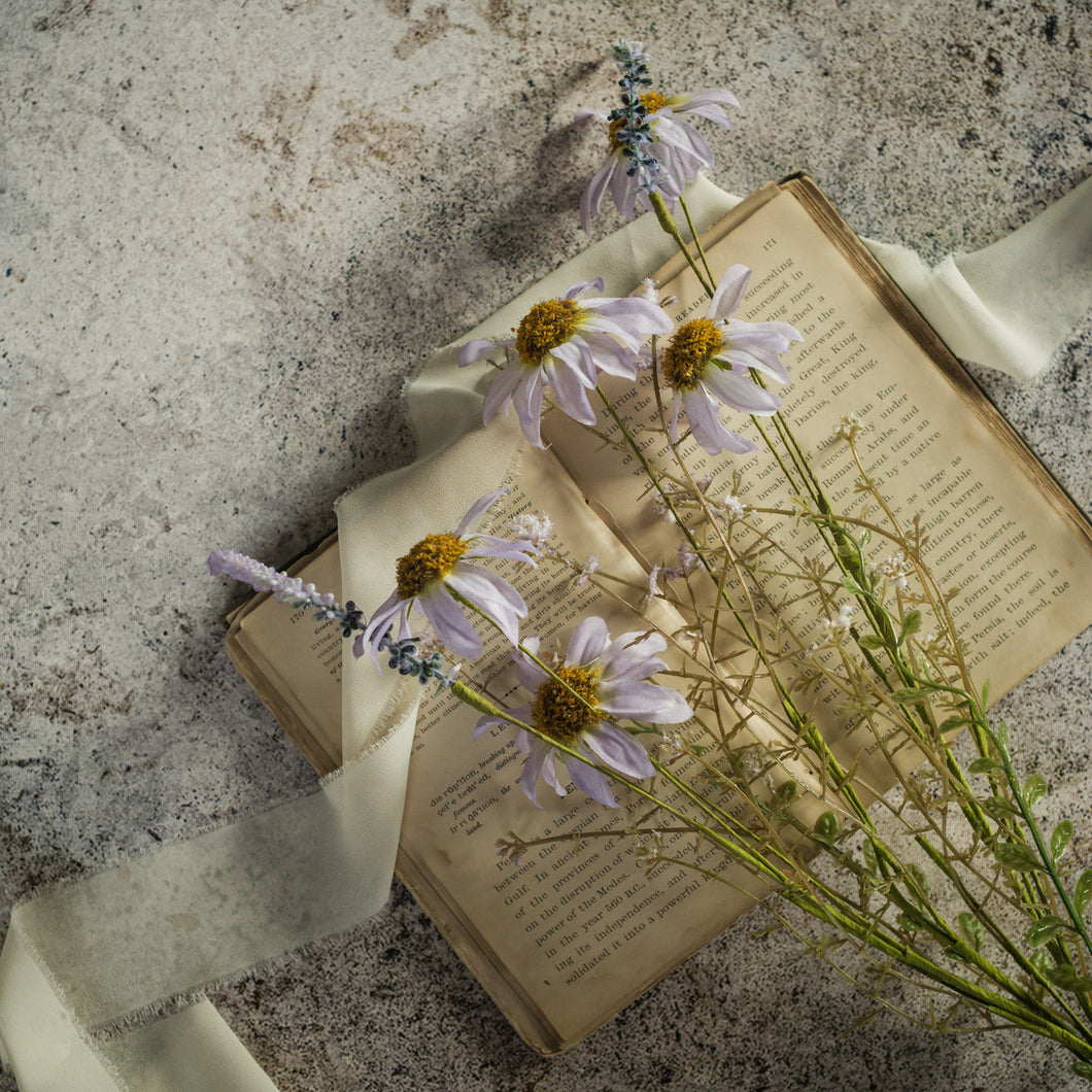 PALE PURPLE WILDFLOWER SPRAY
