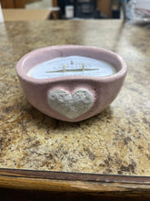 Load image into Gallery viewer, Oxford Heart Candle 7 Ounce
