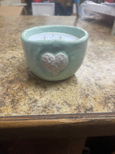 Load image into Gallery viewer, Oxford Heart Candles 14 Oz
