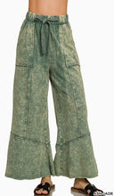 Load image into Gallery viewer, Exposed-seam Flare Hem Pants With Pockets

