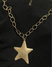 Load image into Gallery viewer, Gold Necklace
