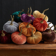 Load image into Gallery viewer, Large Velvet Pumkins
