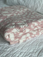 Load image into Gallery viewer, Luxe Blanket - Pink Leopard
