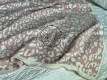 Load image into Gallery viewer, Luxe Blanket - Pink Leopard
